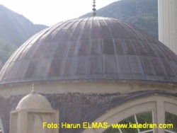 YAKACIK CAM�S�NDE TAM�RAT